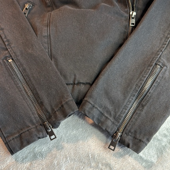 🎯NWOT Show Me Your Mumu Karson Denim Jacket Black Size XS - Picture 8 of 16